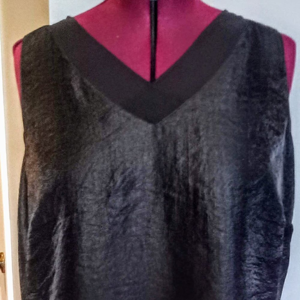 Coldwater Creek Black V-Neck Shimmer Shell